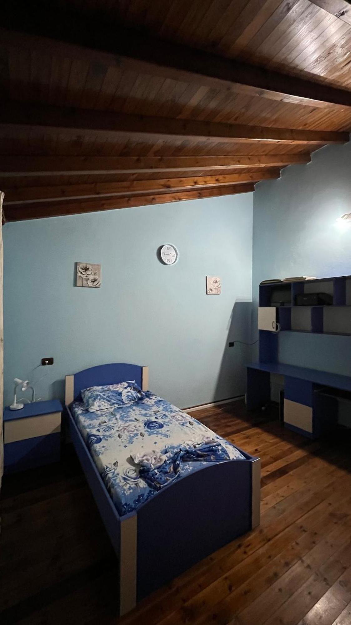 Large Budget Appartement