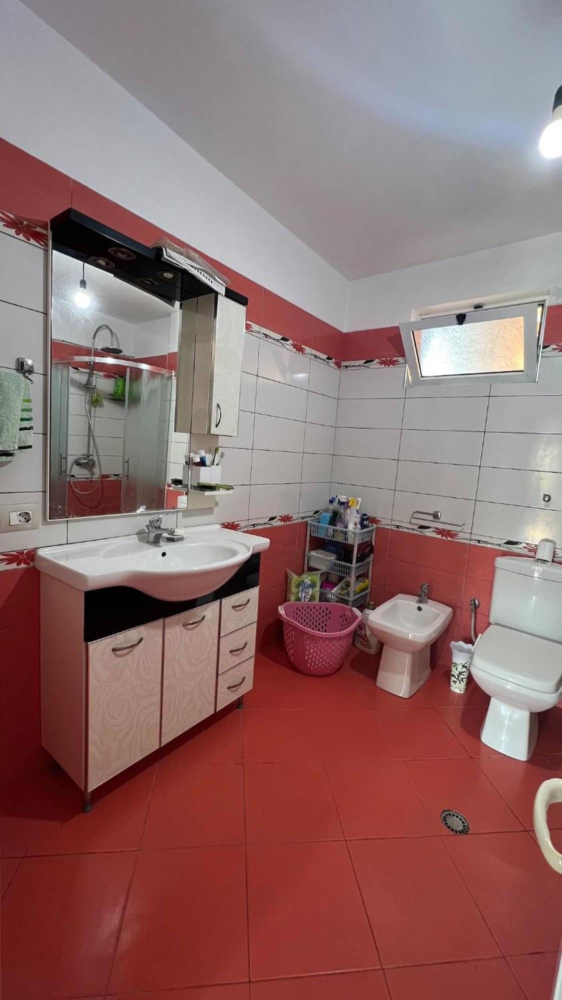 Large Budget Appartement